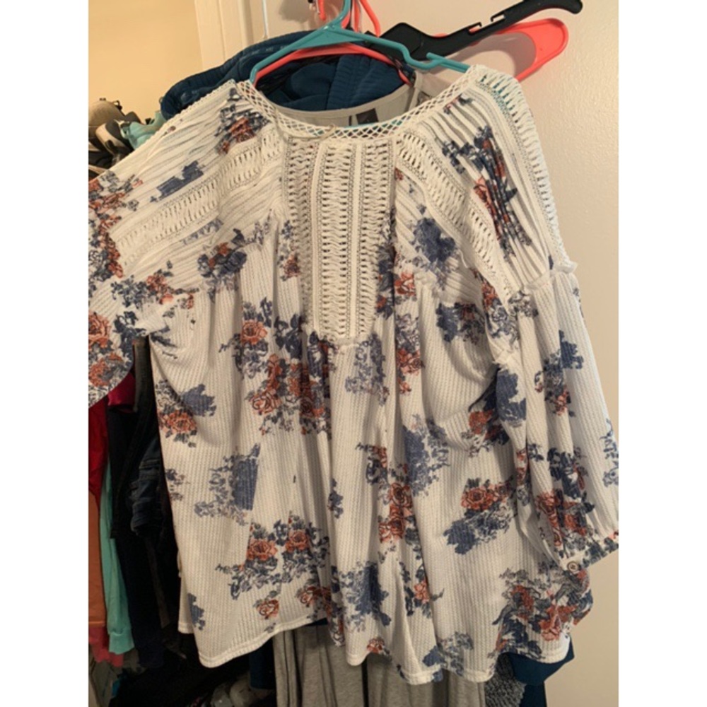 COPY - Gimmicks top from Buckle never worn still has tag